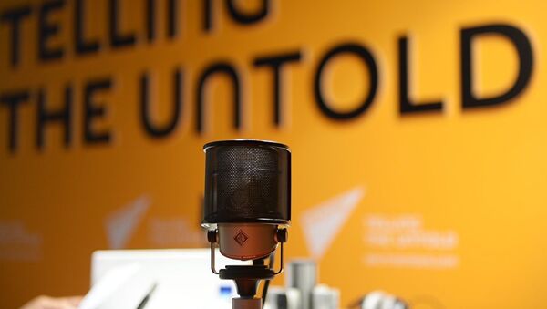 Микрофон в студии радио Sputnik, архивное фото - Sputnik Азербайджан