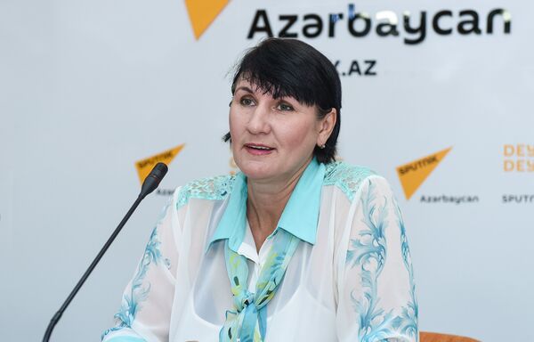 Зоозащитница Елена Симакина на пресс-конференции в мультимедийном пресс-центре Sputnik Азербайджан Зоозащитница Елена Симакина на пресс-конференции в мультимедийном пресс-центре Sputnik Азербайджан - Sputnik Азербайджан