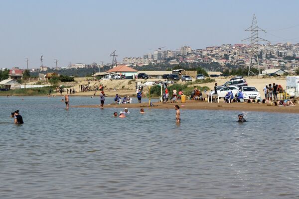 Burada şəfa tapmaq üçün minlərlə insan gəlir Burada şəfa tapmaq üçün minlərlə insan gəlir - Sputnik Azərbaycan