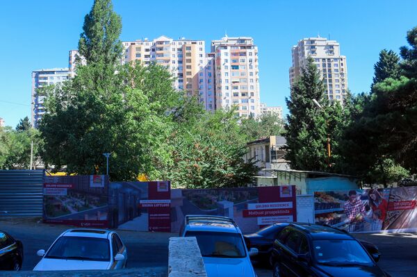 Территория, где планируется построить многоэтажный дом Территория, где планируется построить многоэтажный дом - Sputnik Азербайджан