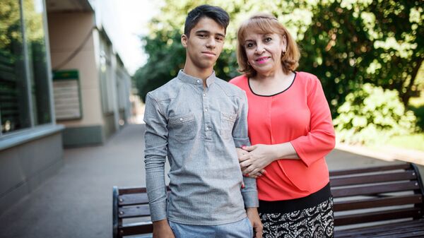 Участник международного танцевального проекта Ты супер! Танцы Аббасгулу Сафаров с воспитательницей Севиль Бабаевой - Sputnik Азербайджан