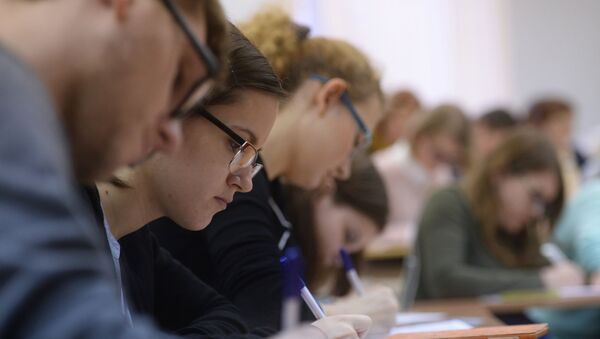 Студенты в аудитории, фото из архива - Sputnik Azərbaycan
