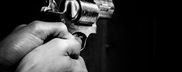Пистолет в руке, фото из архива - Sputnik Азербайджан