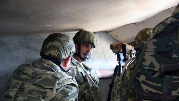 Первый заместитель премьер-министра Ягуб Эюбов и министр обороны Закир Гасанов посетили военные части в прифронтовой зоне  - Sputnik Азербайджан