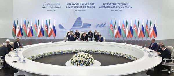 Встреча глав государств Азербайджана, Ирана и России, Баку, 8 августа 2017 года Встреча глав государств Азербайджана, Ирана и России, Баку, 8 августа 2017 года - Sputnik Азербайджан