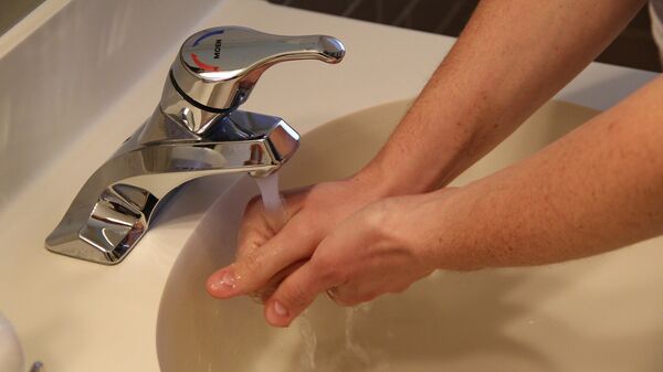 Мытье рук, фото из архива - Sputnik Азербайджан