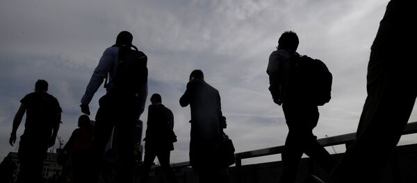 Силуэты людей, фото из архива Силуэты людей, фото из архива - Sputnik Азербайджан