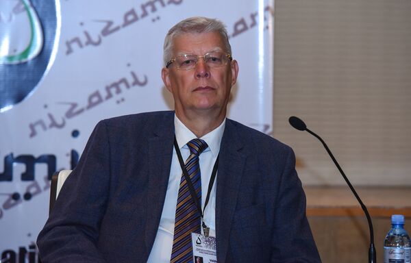 Бывший президент Латвии Валдис Затлерс Бывший президент Латвии Валдис Затлерс - Sputnik Азербайджан