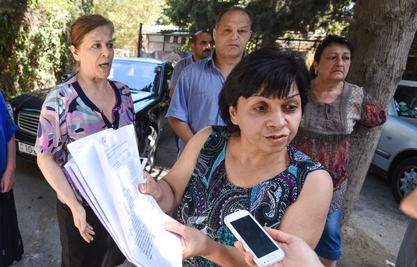 Сульхия Гусейнова: мы были в Кабмине и там нам сказали, что никто не вправе выселять нас из наших квартир Сульхия Гусейнова: мы были в Кабмине и там нам сказали, что никто не вправе выселять нас из наших квартир - Sputnik Азербайджан