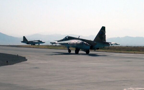 Самолеты-штурмовики Су-25 во время учений в Нахчыване - Sputnik Азербайджан