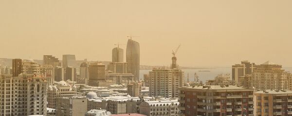 Загрязненный пылью воздух в Баку, фото из архива Загрязненный пылью воздух в Баку, фото из архива - Sputnik Азербайджан