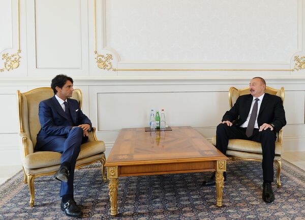 Auqusto Massarini prezident İlham Əliyevlə görüşdə Auqusto Massarini prezident İlham Əliyevlə görüşdə - Sputnik Azərbaycan