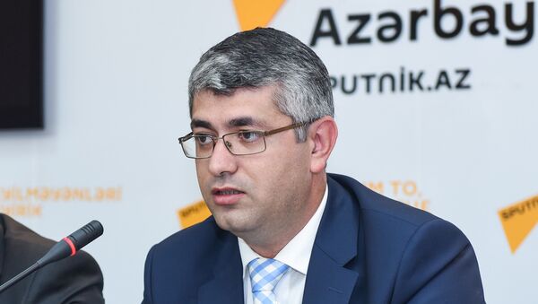Заведующий отделом защиты окружающей среды и труда ОАО Темиз шехер Сабит Зейниев - Sputnik Azərbaycan
