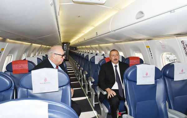 Президент Ильхам Алиев ознакомился с самолетом Embraer 190 авиакомпании Buta Airways - Sputnik Азербайджан