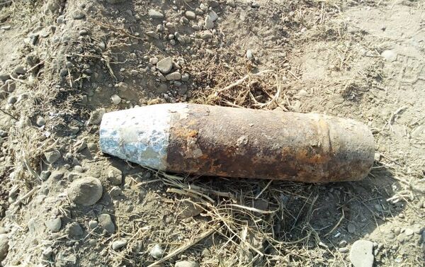 Обнаруженный на месте операции артиллерийский снаряд - Sputnik Азербайджан
