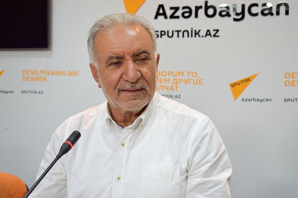 Председатель Общества свободных потребителей Азербайджана Эюб Гусейнов Председатель Общества свободных потребителей Азербайджана Эюб Гусейнов - Sputnik Азербайджан