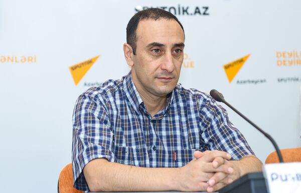 Старший научный сотрудник Института права и прав человека НАНА Ризван Гусейнов Старший научный сотрудник Института права и прав человека НАНА Ризван Гусейнов - Sputnik Азербайджан
