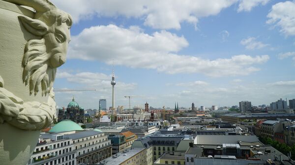 Вид на восточную часть Берлина со смотровой площадки Французского собора - Sputnik Азербайджан
