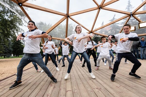 Sputnik подарил детям из шоу Ты супер! Танцы мастер-класс от Тодес - Sputnik Азербайджан