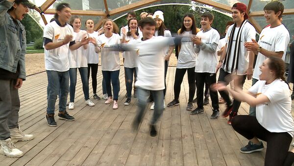 Танцевальный батл солистов театра Тодес и участников шоу Ты супер! Танцы - Sputnik Азербайджан