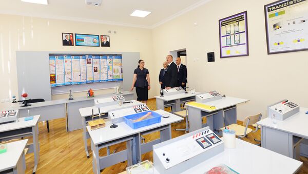 Президент Ильхам Алиев школе-лицее номер 62 - Sputnik Азербайджан