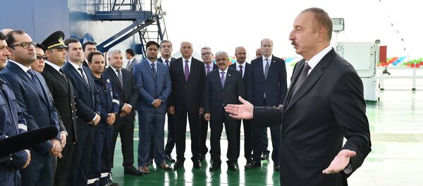 Президент Ильхам Алиев принял участие в церемонии презентации подводного строительного судна Ханкенди Президент Ильхам Алиев принял участие в церемонии презентации подводного строительного судна Ханкенди - Sputnik Азербайджан