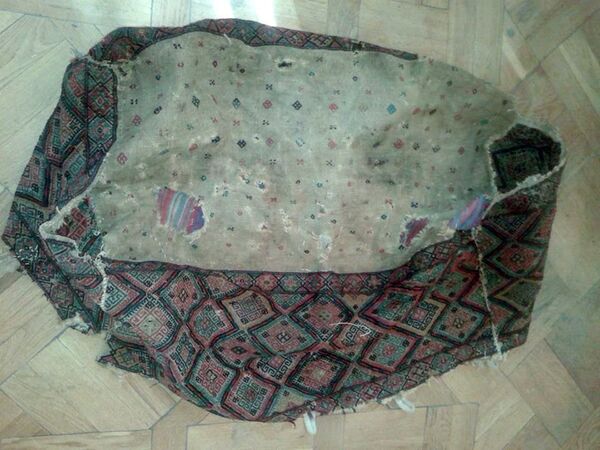 Большой сак из паласа, подаренный НАНА Розой Алекперовой Большой сак из паласа, подаренный НАНА Розой Алекперовой - Sputnik Азербайджан