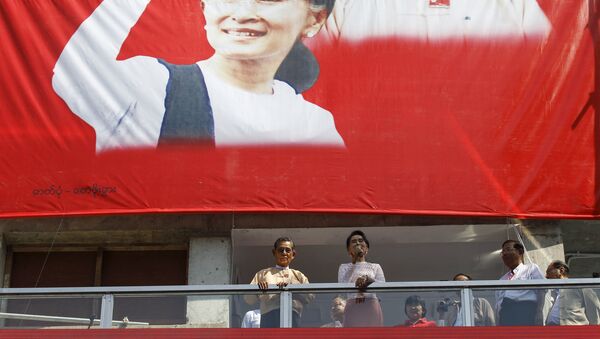 Myanmarın Demokratlar Partiyasının lideri Aung San Suu Kyi, Myanmarın Yangon şəhərində - Sputnik Azərbaycan