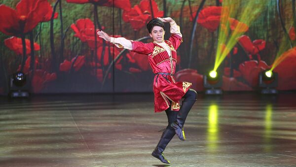 Танец Мязяли в исполнении Сафарова на сцене Ты супер! Танцы - Sputnik Азербайджан