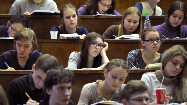 Студенты в аудитории, фото из архива - Sputnik Азербайджан