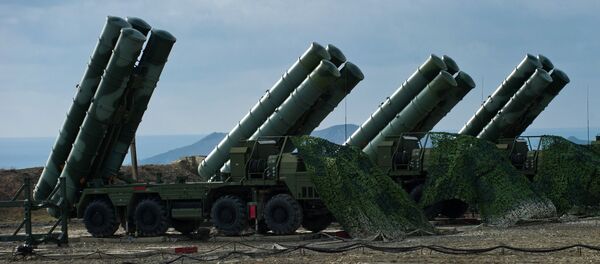 Зенитный ракетный комплекс С-400 Триумф полка противовоздушной обороны в Феодосии, фото из архива Зенитный ракетный комплекс С-400 Триумф полка противовоздушной обороны в Феодосии, фото из архива - Sputnik Азербайджан