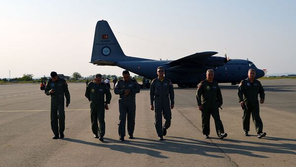 Представители ВВС Турции, участвующие в учениях “TurAz Qartalı-2017”, прибыли в Азербайджан - Sputnik Азербайджан