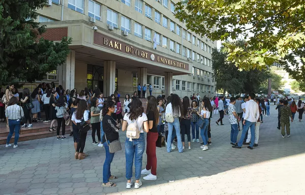 Начало учебного года в Бакинском государственном университете Начало учебного года в Бакинском государственном университете - Sputnik Азербайджан