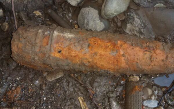Неразорвавшийся военный снаряд, обнаруженный в Геранбойском районе - Sputnik Азербайджан