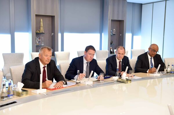 Встреча президента SOCAR Ровнага Абдуллаева с исполнительным вице-президентом по международному развитию и производству норвежской Statoil Ларсом Кристианом Бахером Встреча президента SOCAR Ровнага Абдуллаева с исполнительным вице-президентом по международному развитию и производству норвежской Statoil Ларсом Кристианом Бахером - Sputnik Азербайджан