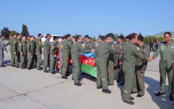 Очередная группа военной авиации Турции, участвующая в учениях “TurAz Qartalı-2017”, прибыла в Азербайджан - Sputnik Азербайджан