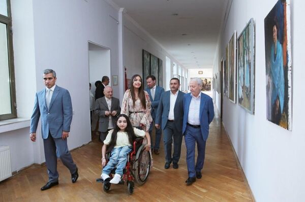 Вице-президент Фонда Гейдара Алиева Лейла Алиева побывала в Государственной академии художеств Вице-президент Фонда Гейдара Алиева Лейла Алиева побывала в Государственной академии художеств - Sputnik Азербайджан