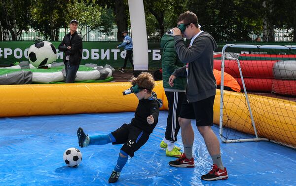На московском стадионе Лужники состоялся первый фестиваль под названием Россия любит футбол - Sputnik Азербайджан