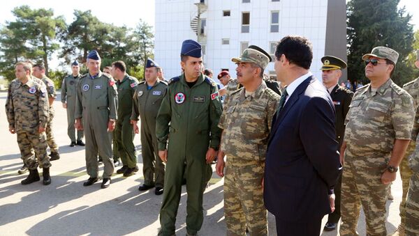 Министр обороны принял участие в церемонии открытия учений “TurAz Qartalı-2017” - Sputnik Азербайджан