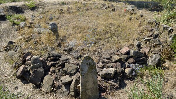 Надгробные камни на территории мавзолея Пирханджар - Sputnik Азербайджан