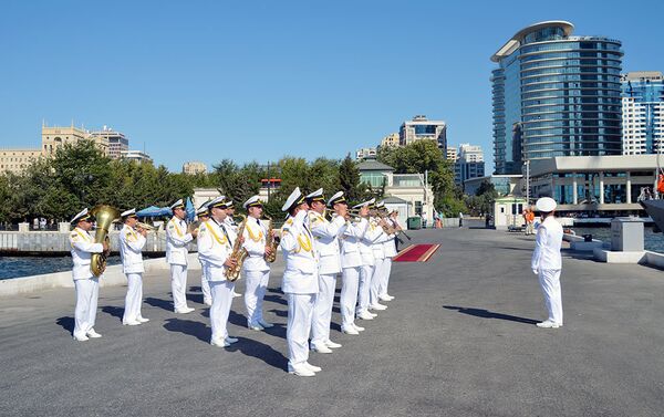 Военные корабли Каспийской флотилии прибыли в Баку - Sputnik Азербайджан