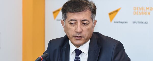Руководитель Центра нефтяных исследований Ильхам Шабан Руководитель Центра нефтяных исследований Ильхам Шабан - Sputnik Азербайджан