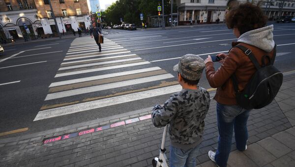 Люди на пешеходном переходе, фото из архива - Sputnik Азербайджан