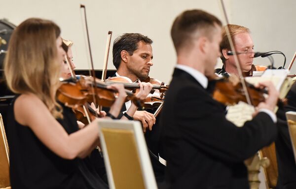 Концерт Новосибирского филармонического камерного оркестра в рамках Международного музыкального фестиваля Узеира Гаджибейли - Sputnik Азербайджан