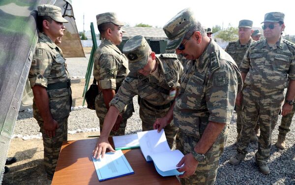 Министр обороны проверил объединения и соединения мобилизационной готовности - Sputnik Азербайджан