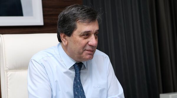 Ректор Азербайджанской Национальной Консерватории Сиявуш Керими Ректор Азербайджанской Национальной Консерватории Сиявуш Керими - Sputnik Азербайджан