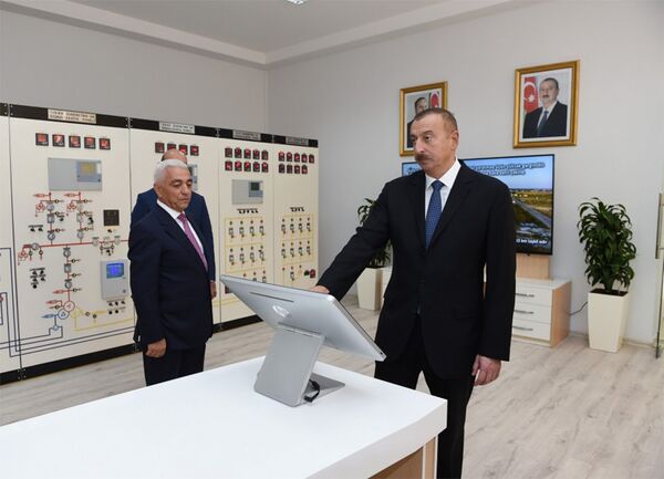 Президент Ильхам Алиев принял участие в открытии подстанции Нефтчала Президент Ильхам Алиев принял участие в открытии подстанции Нефтчала - Sputnik Азербайджан