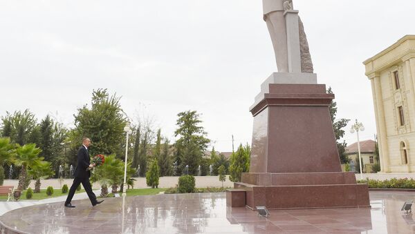 Президент Ильхам Алиев прибыл в Сальянский район - Sputnik Азербайджан