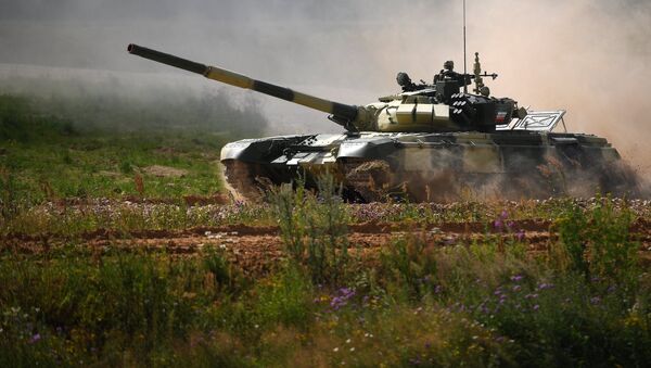 İran Silahlı Qüvvələrinin tankı təlim zamanı, arxiv şəkli - Sputnik Azərbaycan