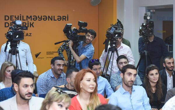 Журналисты во время пресс-конференции - Sputnik Азербайджан